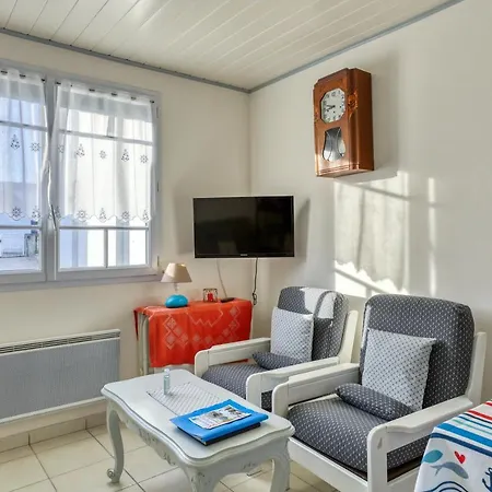 Holiday home Maison Charmante A L'epine Avec Jardin Cloture Et Terrasse